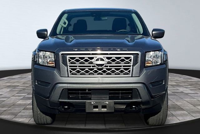 Used 2024 Nissan Frontier SV image 2
