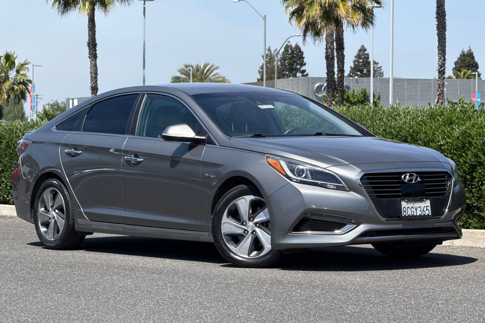 Used 2017 Hyundai Sonata Limited FWD image 2