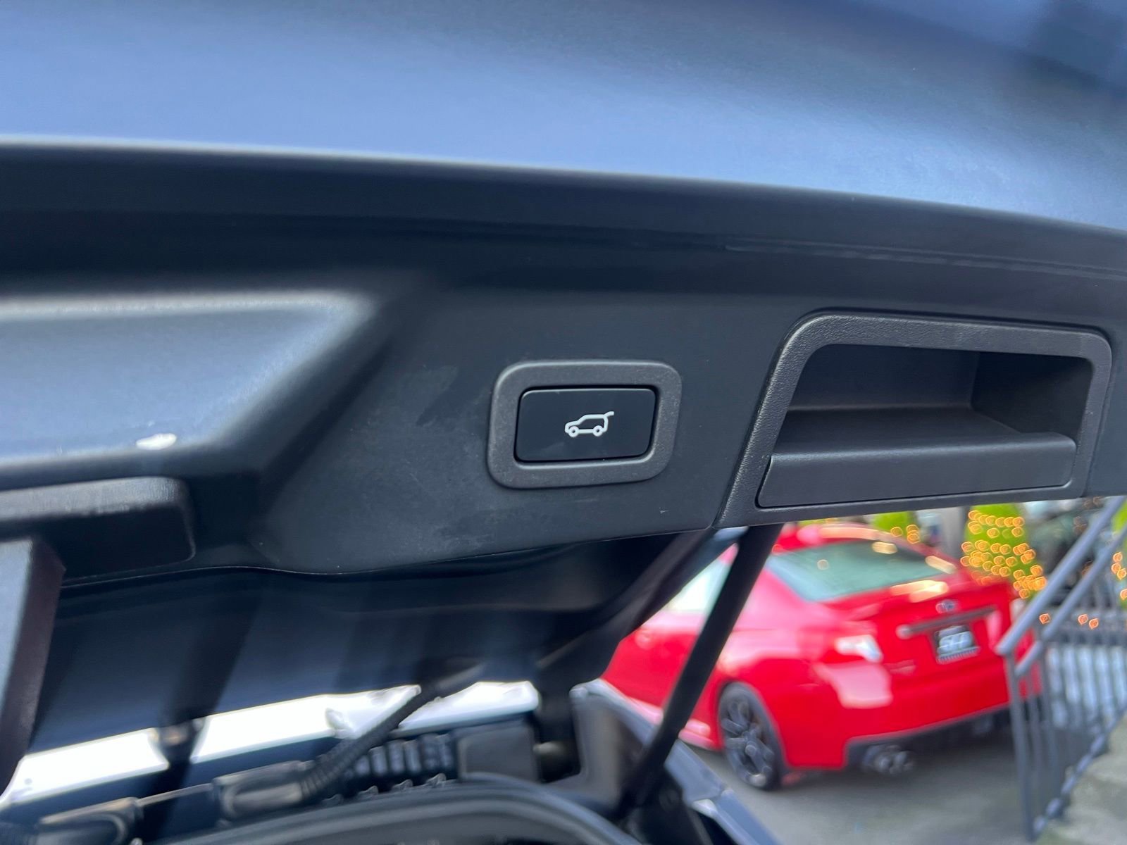 Used 2019 Land Rover Range Rover Velar R-Dynamic SE image 16