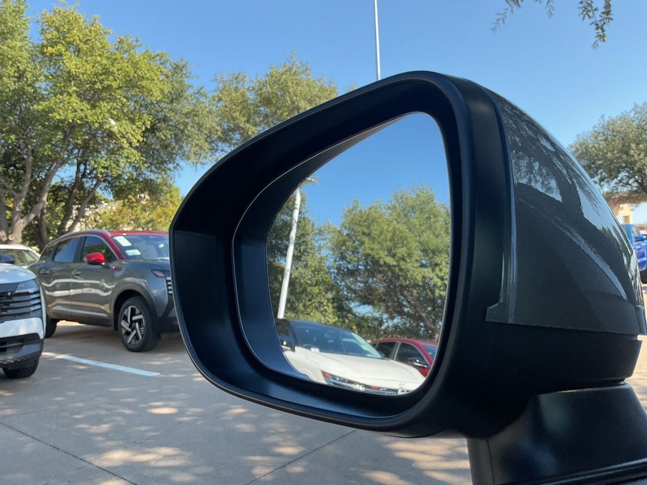 Used 2025 Nissan Rogue SV FWD image 16