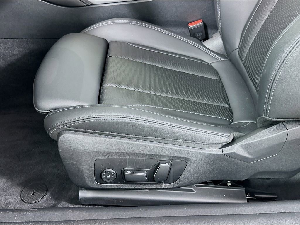 Used 2025 BMW M440i Convertible w/ Premium Package image 20