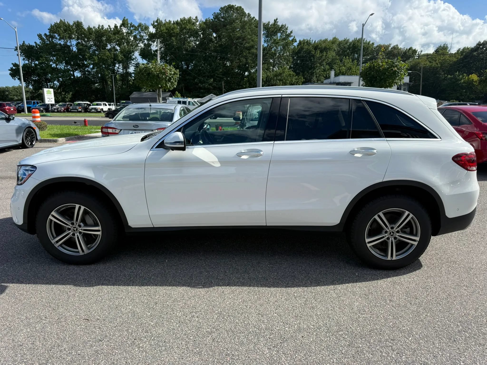 Used 2022 Mercedes-Benz GLC 300 4MATIC w/ Multimedia Package Lite image 4