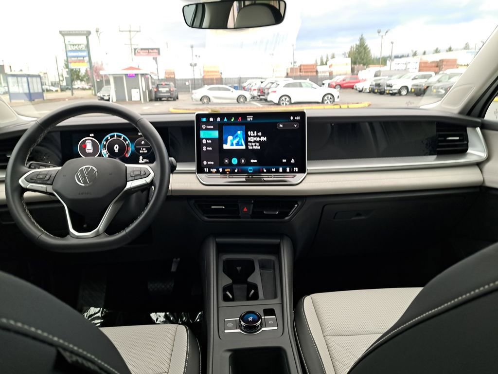 Used 2025 Volkswagen Tiguan SE image 21