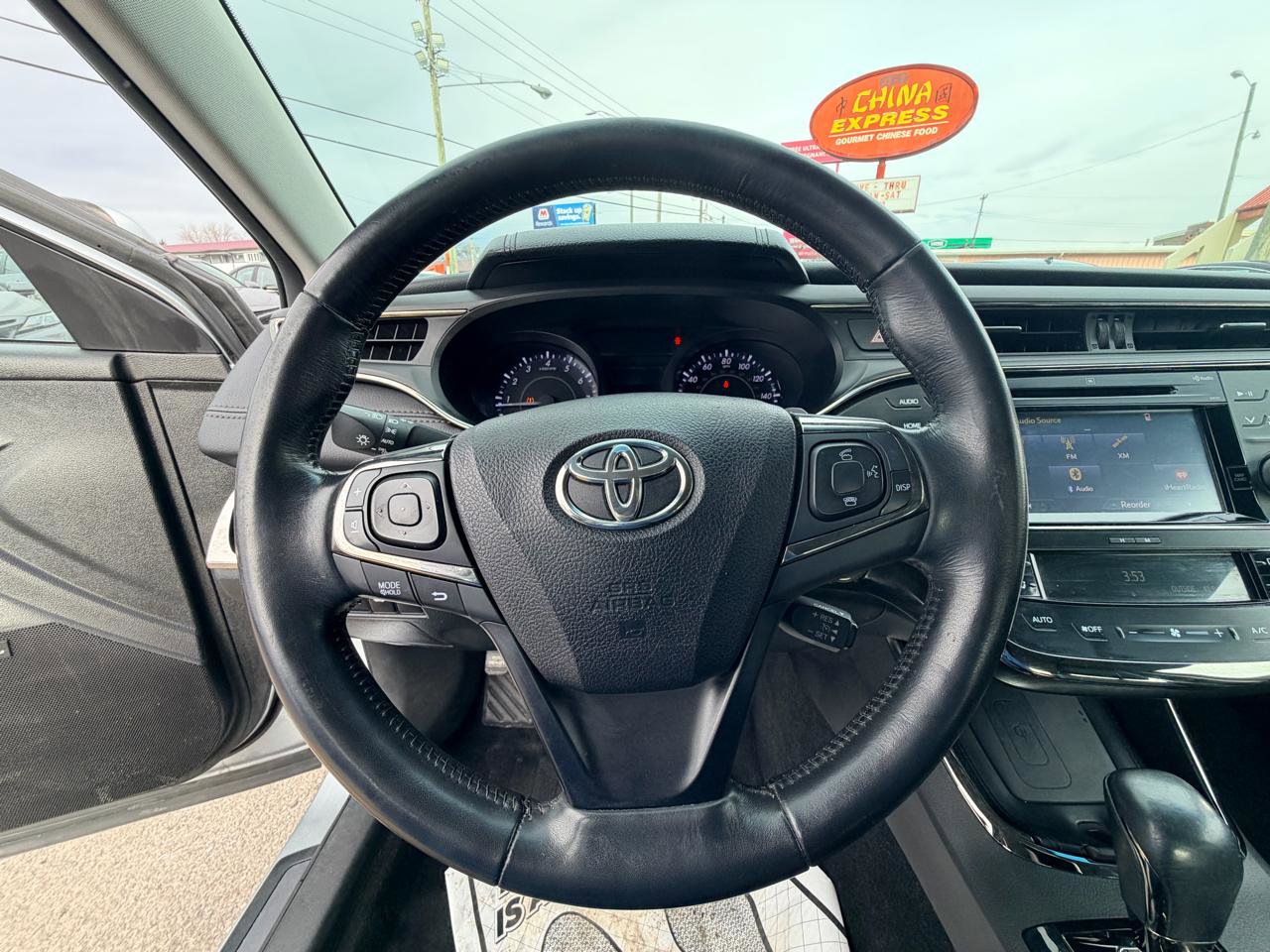 Used 2016 Toyota Avalon Limited image 18