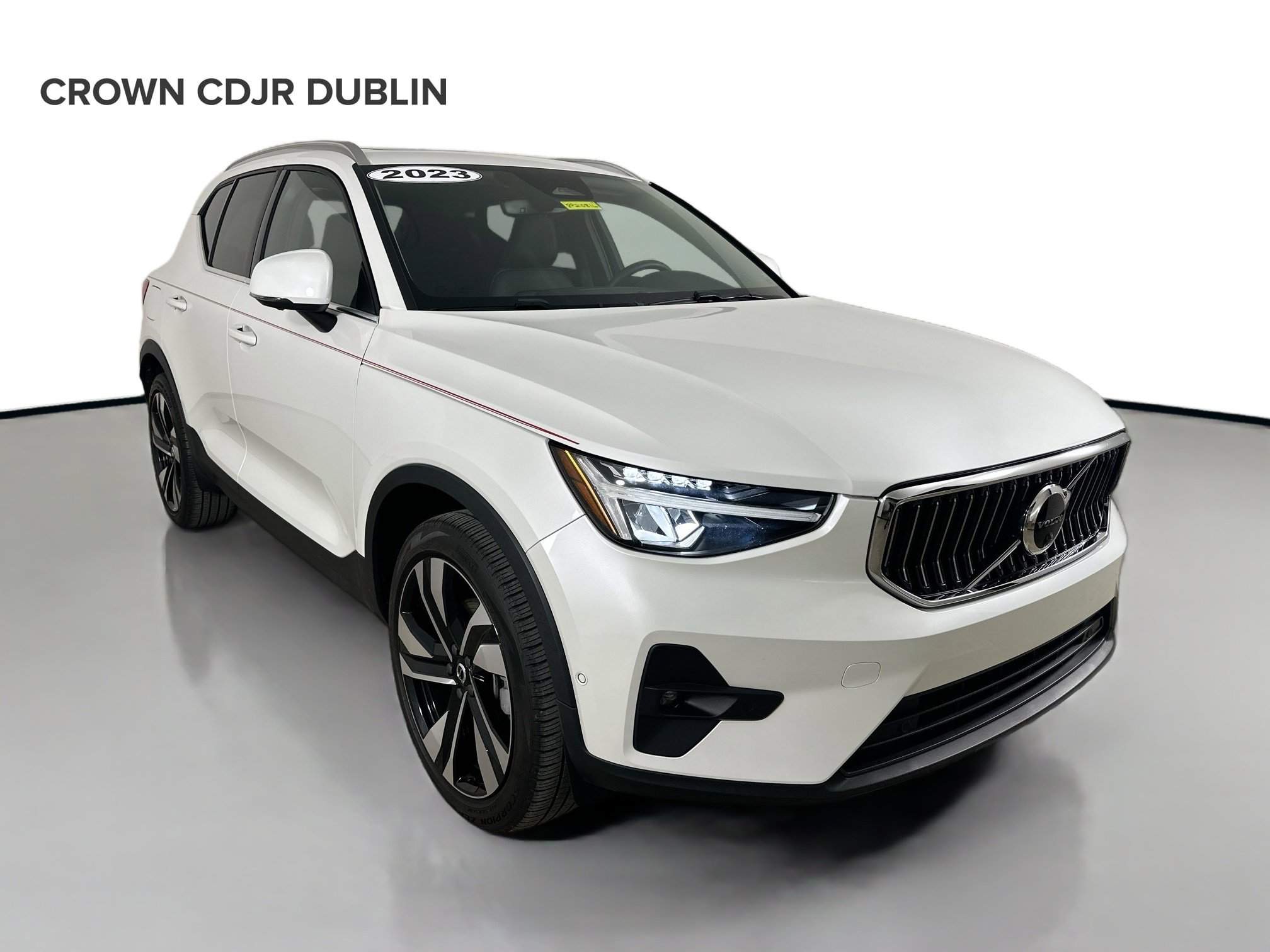 Used 2023 Volvo XC40 B5 Plus w/ Climate Package AWD/4WD image 4