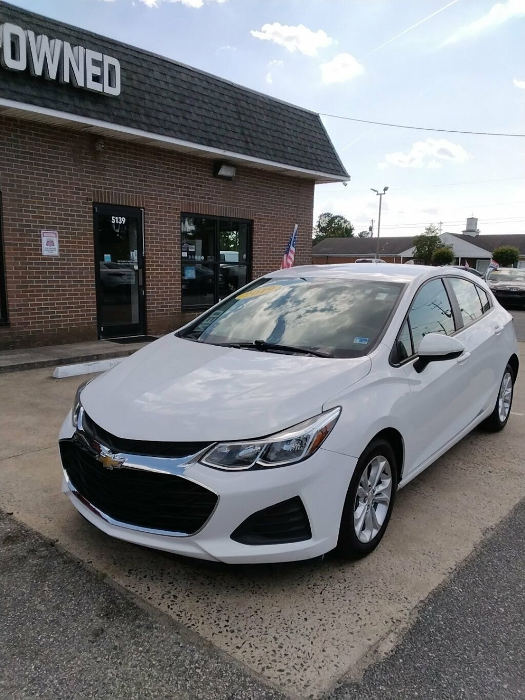 Used 2019 Chevrolet Cruze LS w/ LS Convenience Package FWD image 2