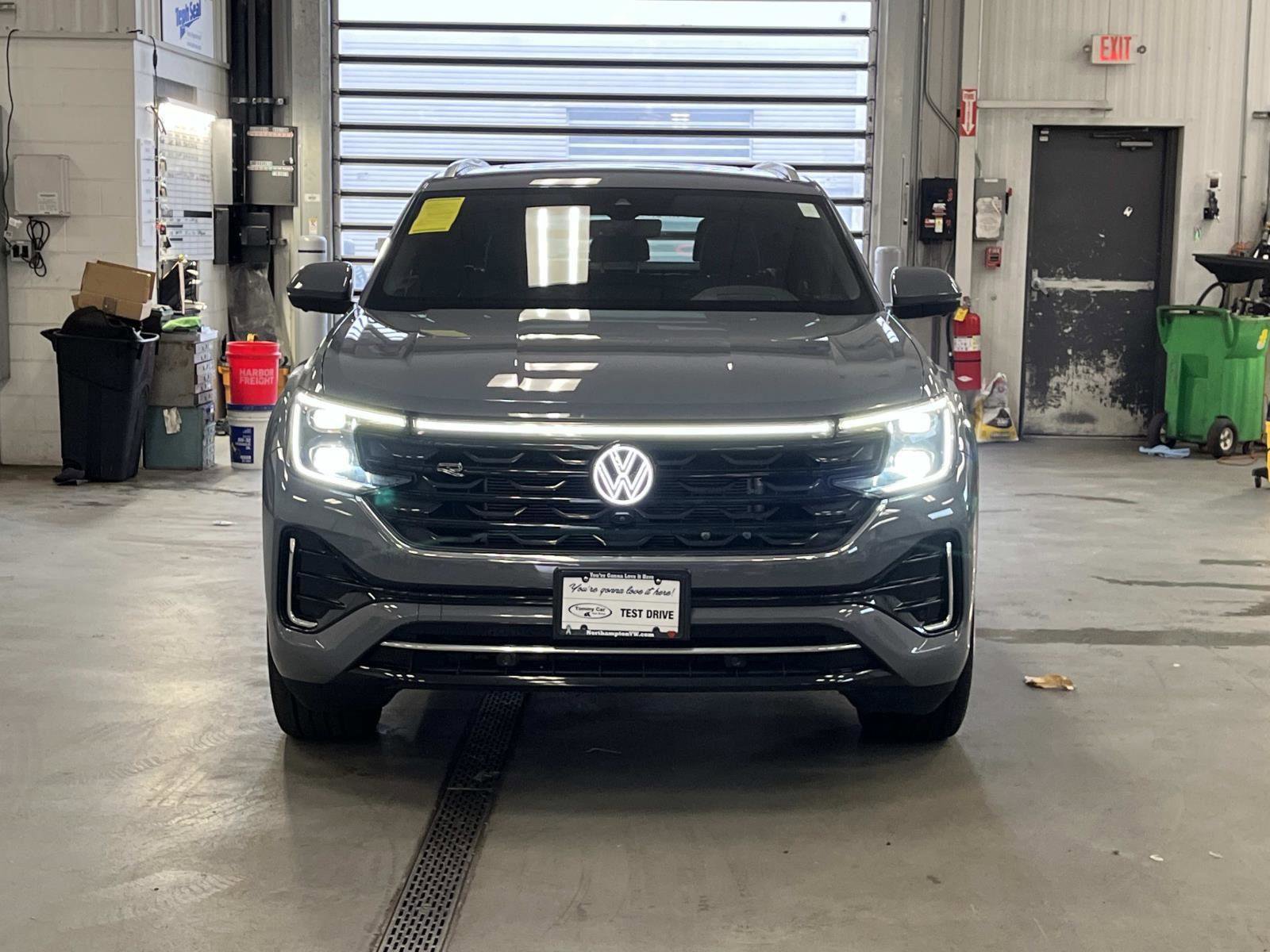 Used 2024 Volkswagen Atlas Cross Sport SEL Premium R-Line image 2