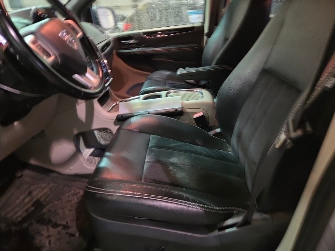 Used 2018 Dodge Grand Caravan SXT image 12