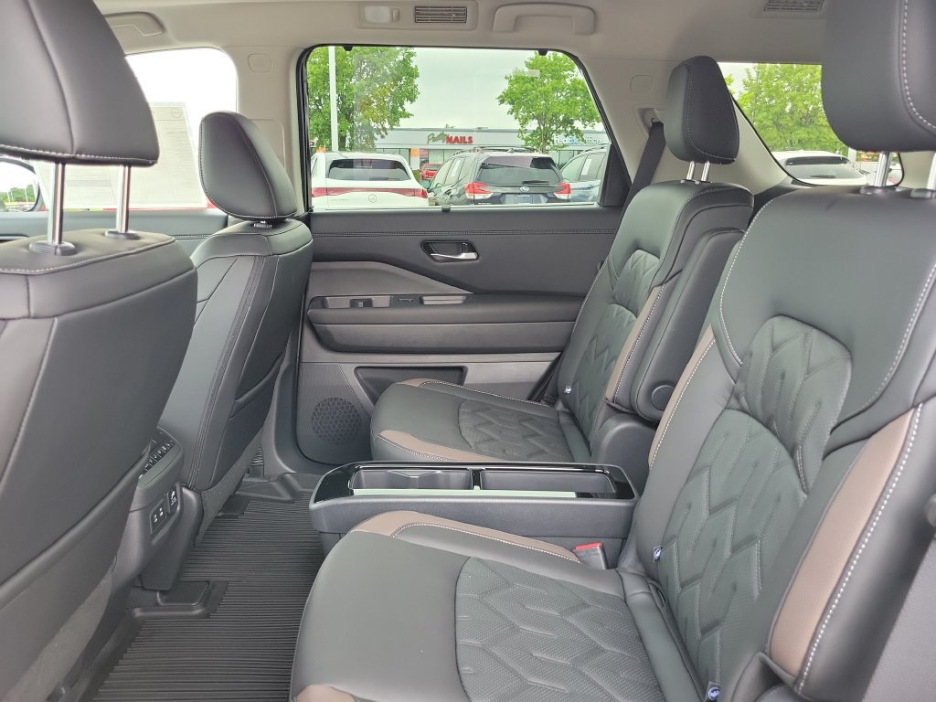 New 2026 Nissan Pathfinder Platinum AWD/4WD image 15
