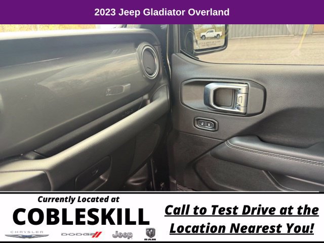 Used 2023 Jeep Gladiator Overland AWD/4WD image 24