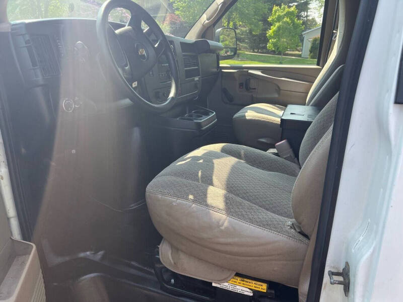 Used 2012 Chevrolet Express 2500 image 6