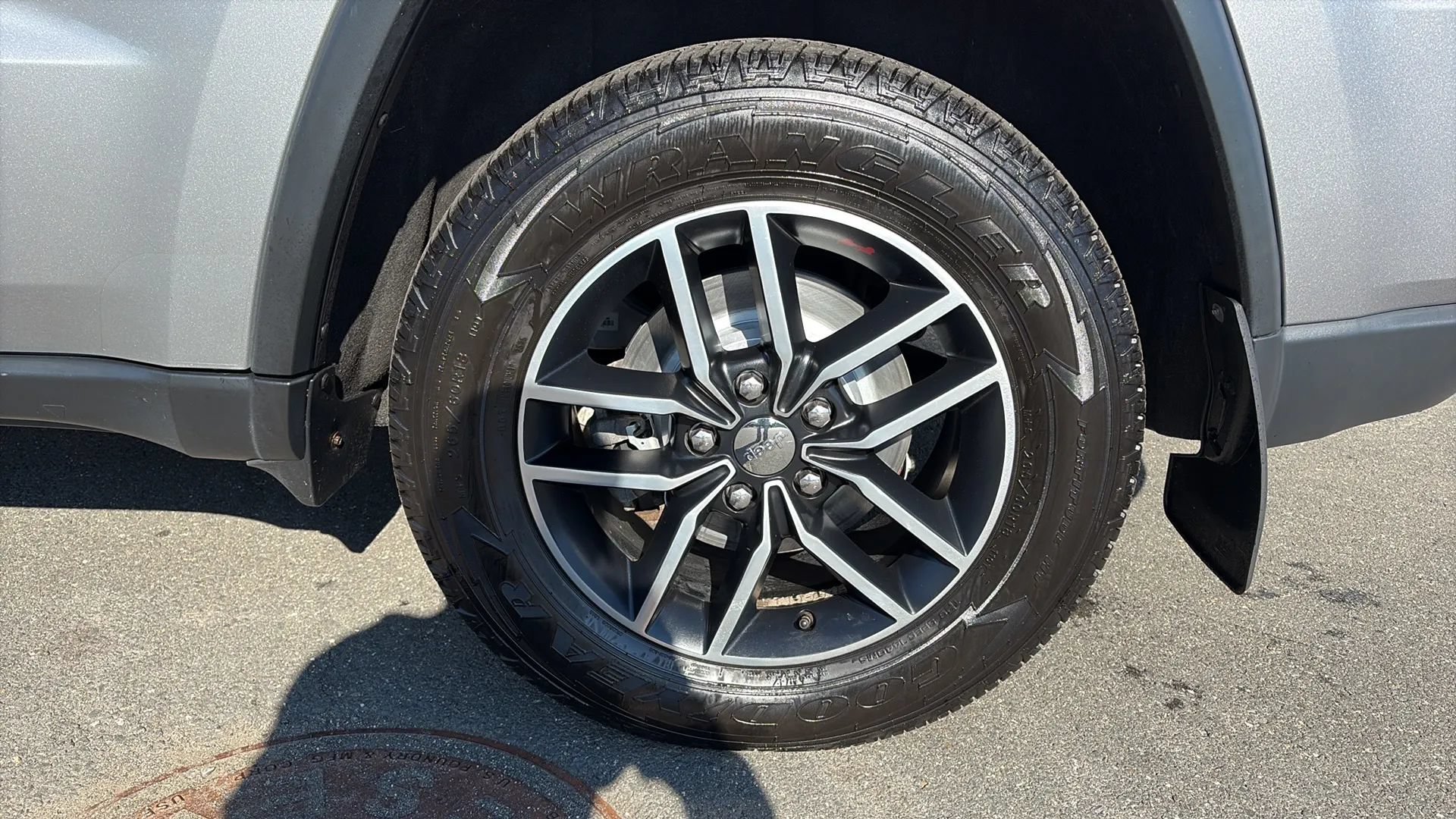 Used 2017 Jeep Grand Cherokee Trailhawk AWD/4WD image 25