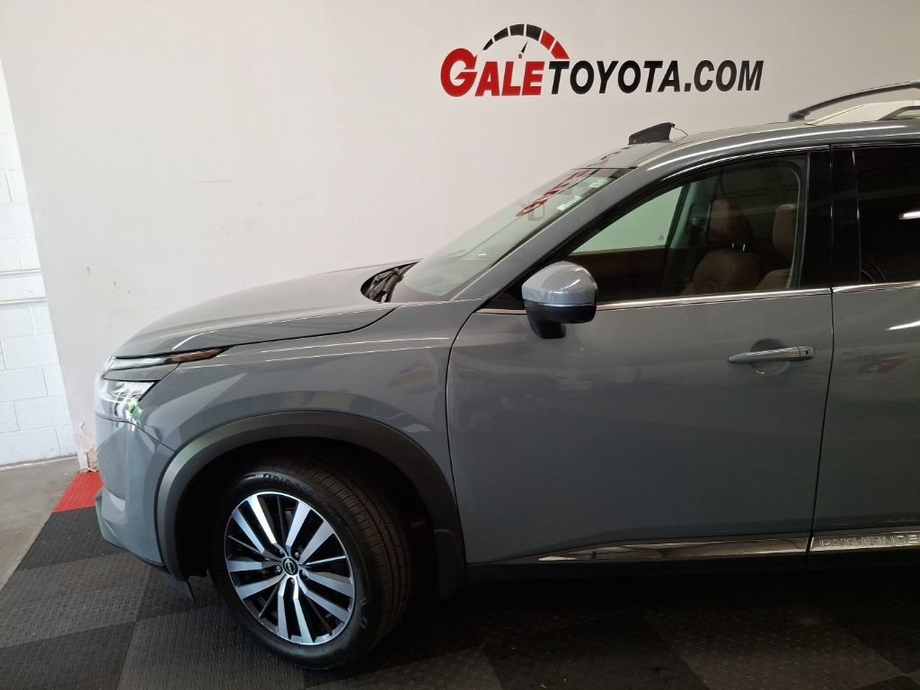 Used 2022 Nissan Pathfinder Platinum w/ Cargo Package AWD/4WD image 5