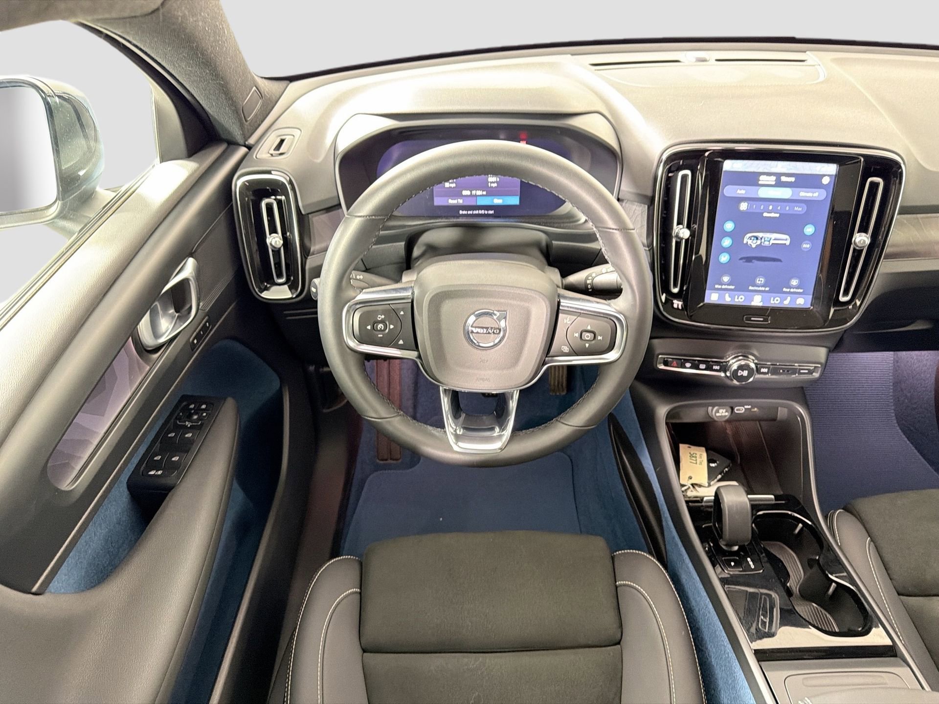 Certified 2023 Volvo C40 P8 Recharge Plus image 23