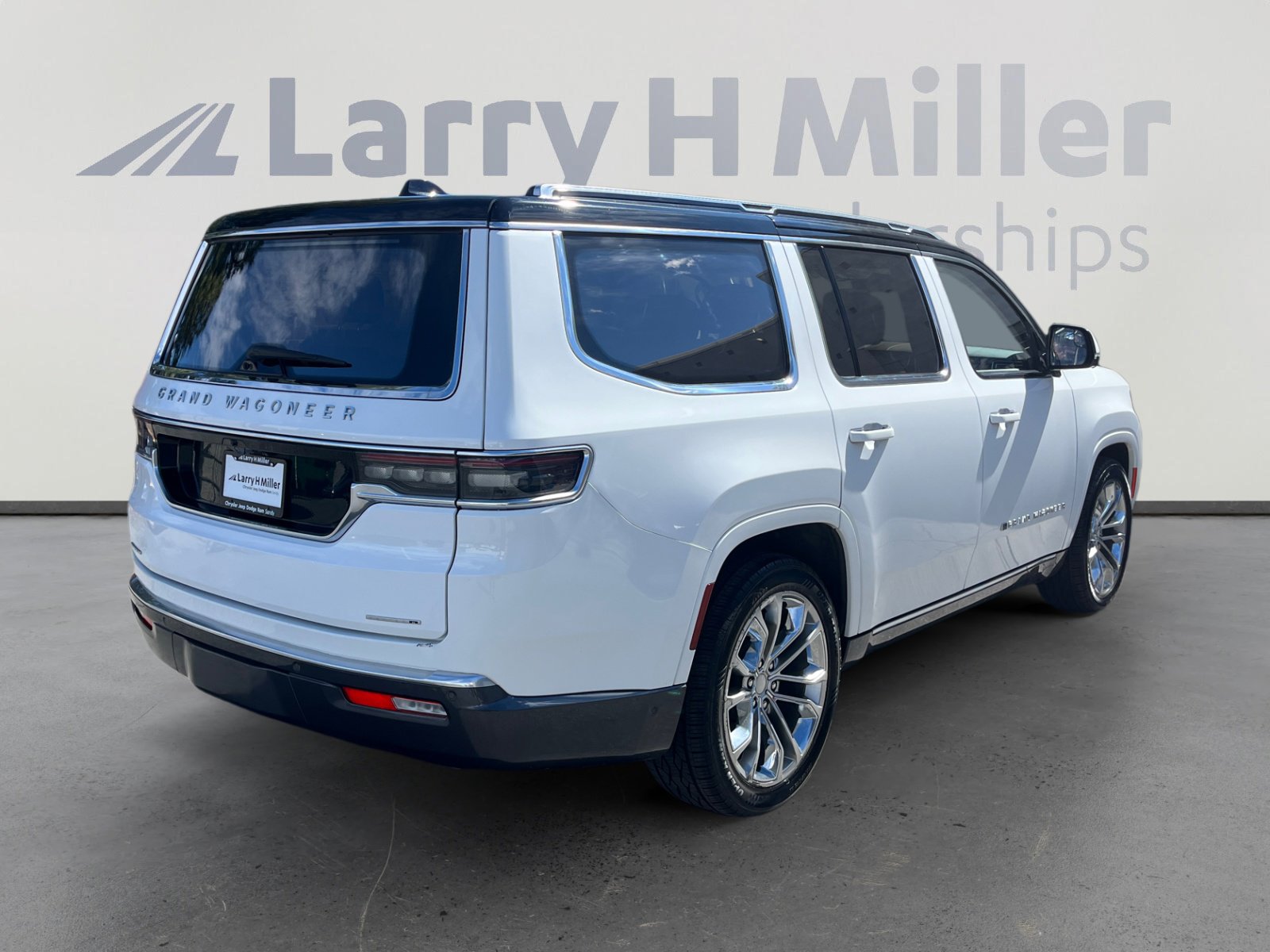 Used 2022 Jeep Grand Wagoneer Series II w/ Premium Group II image 5