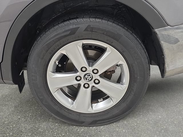 Used 2015 Toyota RAV4 XLE AWD/4WD image 30
