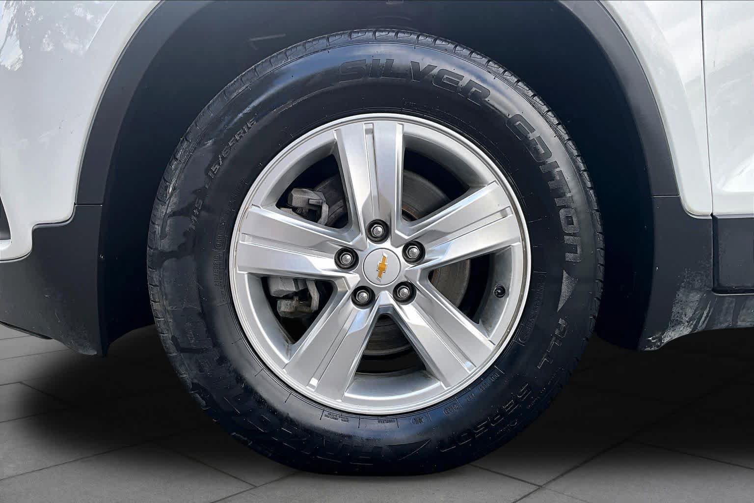 Used 2019 Chevrolet Trax LT w/ LT Convenience Package FWD image 11