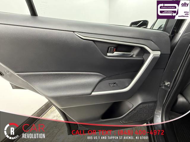 Used 2022 Toyota RAV4 SE w/ Convenience Package image 40