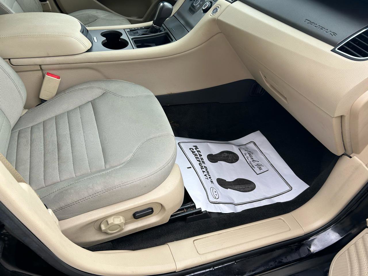 Used 2017 Ford Taurus SE FWD image 12
