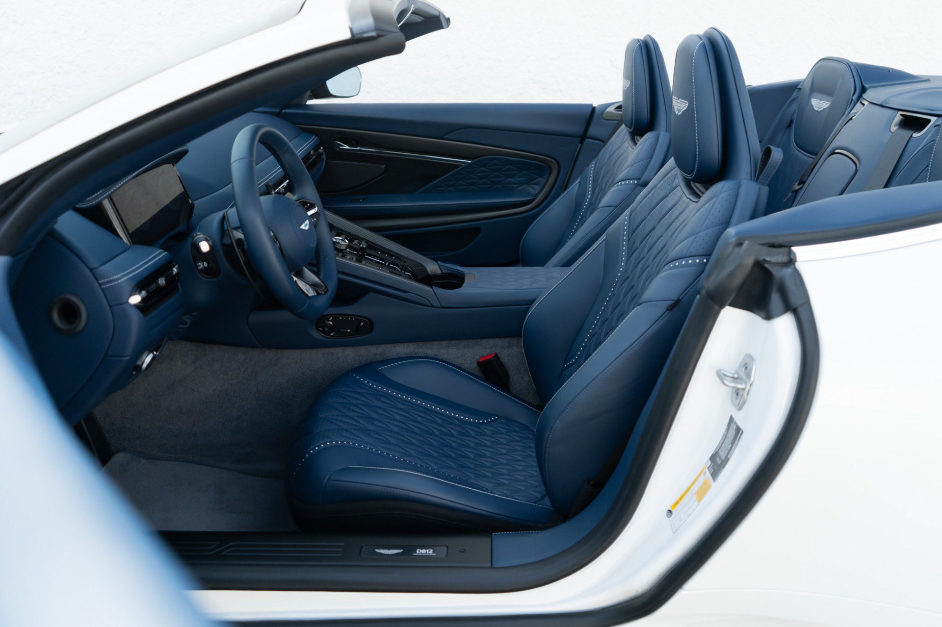 Used 2025 Aston Martin DB12 Convertible RWD image 6