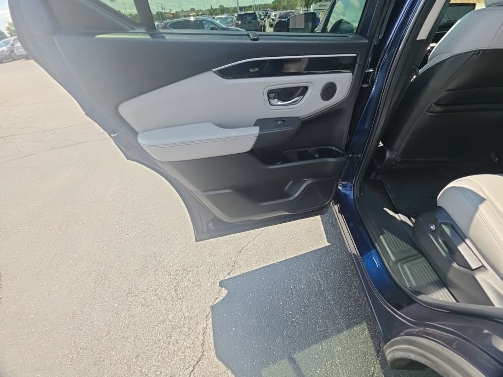 Certified 2023 Honda Pilot Touring image 27