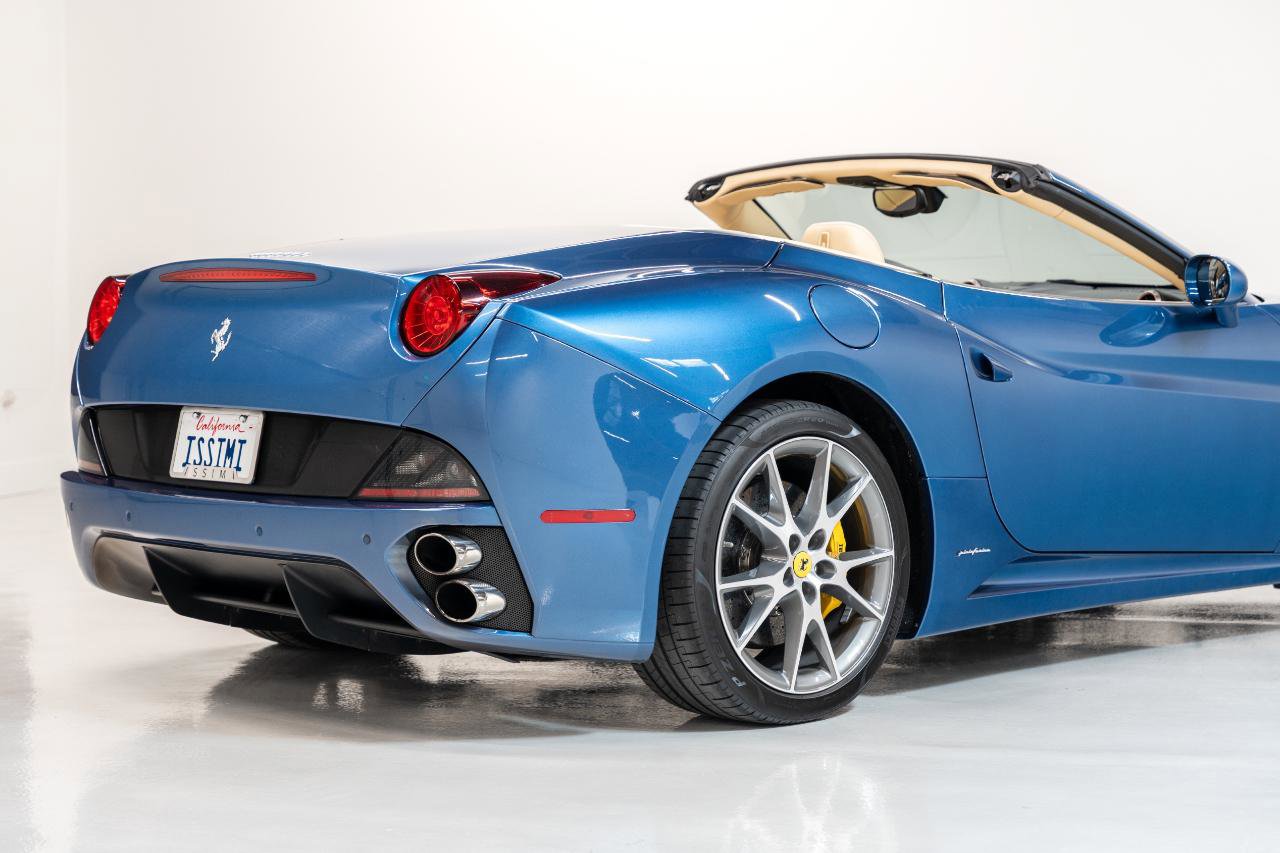 Used 2010 Ferrari California RWD image 20