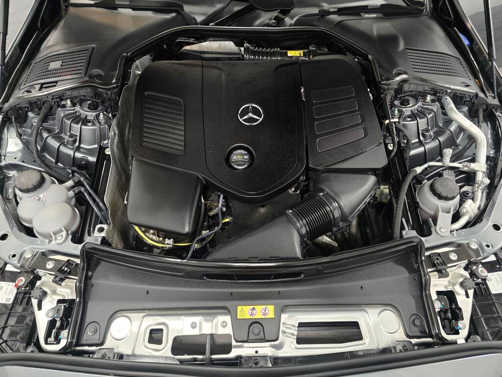 Used 2024 Mercedes-Benz C 300 4MATIC Sedan w/ Exclusive Trim Package image 10