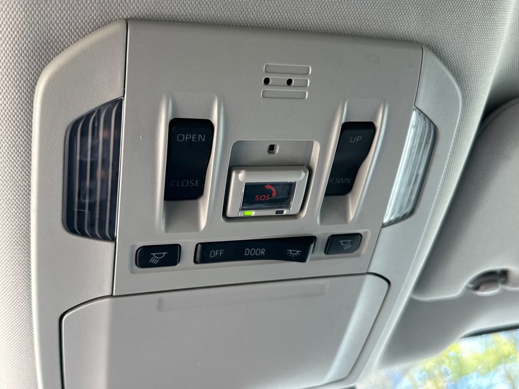 Certified 2020 Toyota Highlander XLE image 32