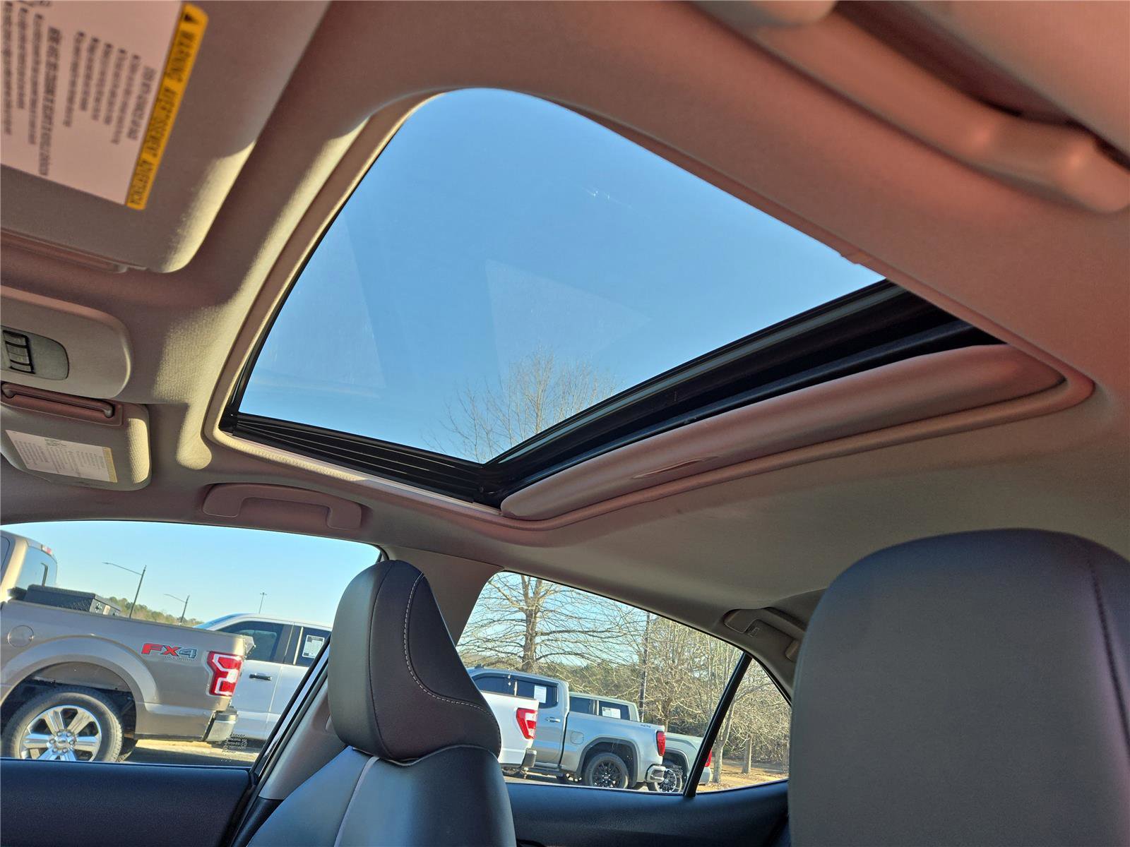 Used 2024 Toyota Camry SE w/ Cold Weather Package image 19