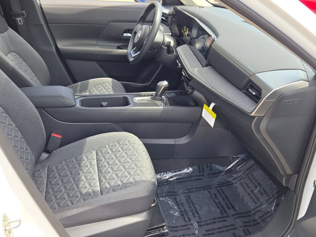 Used 2026 Nissan Kicks SV w/ SV Premium Package AWD/4WD image 4