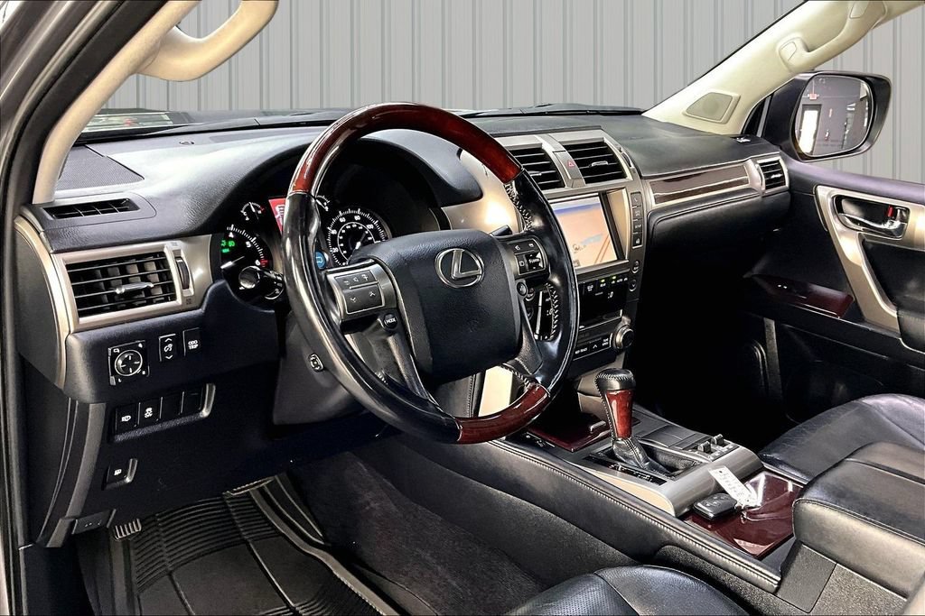 Used 2015 Lexus GX 460 w/ Premium Package AWD/4WD image 17