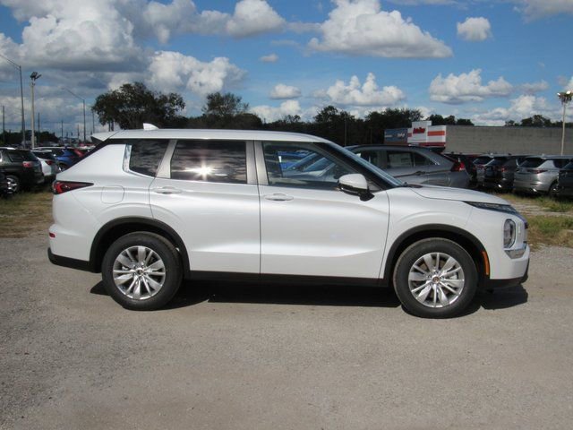 New 2026 Mitsubishi Outlander ES image 2