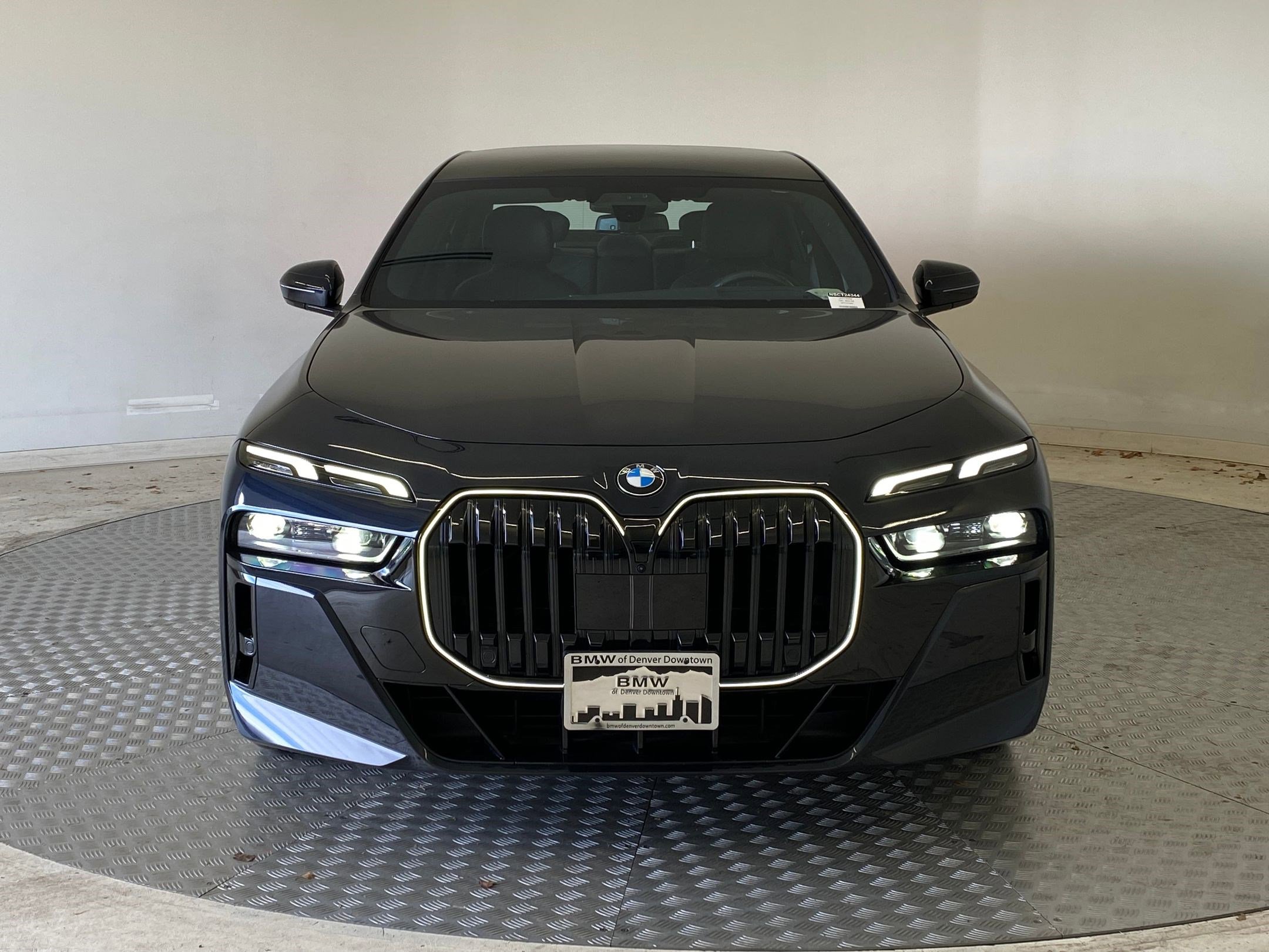 Used 2025 BMW 760i xDrive w/ Executive Package image 5