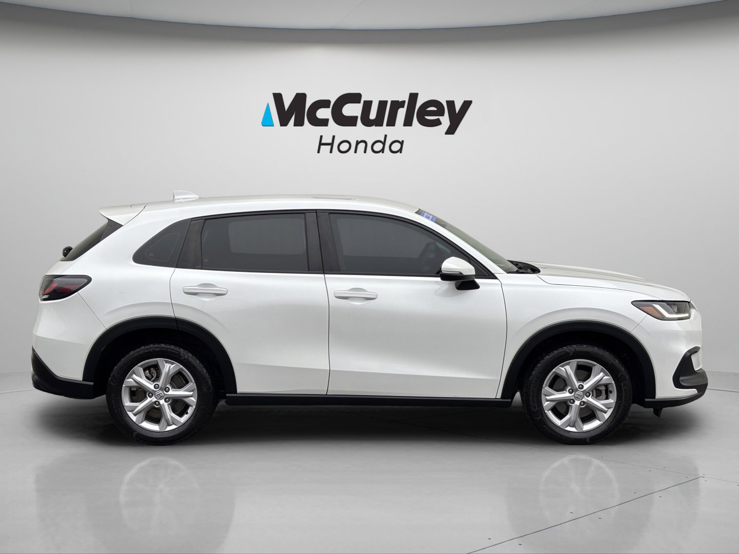 Certified 2023 Honda HR-V LX image 2