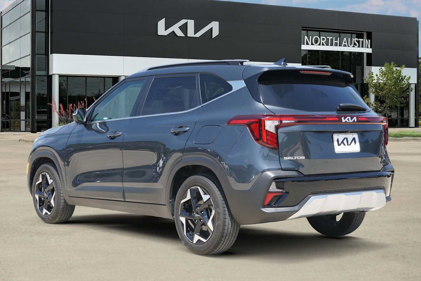 Used 2025 Kia Seltos EX w/ EX Sunroof Package FWD image 4
