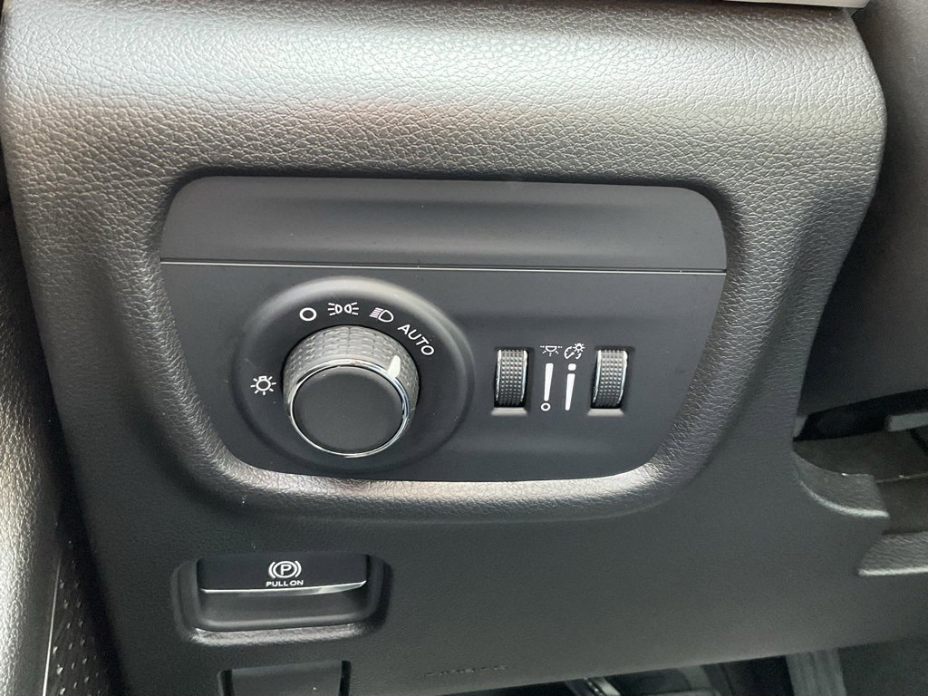 Used 2023 Jeep Grand Cherokee Altitude image 13