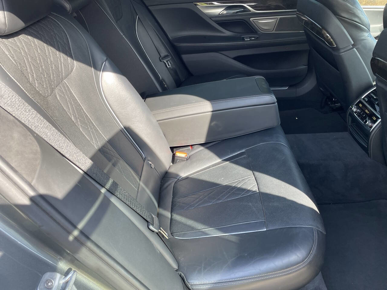 Used 2016 BMW 750i RWD image 27