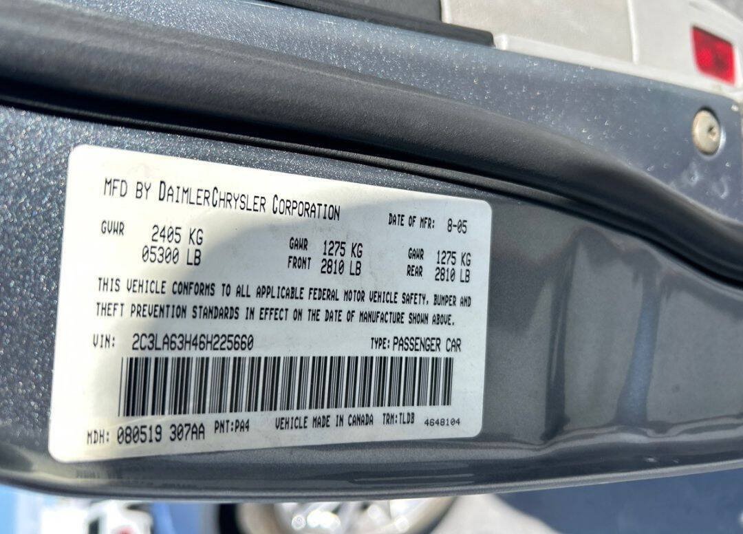 Used 2006 Chrysler 300 C w/ Navigation & Sound Group II RWD image 16