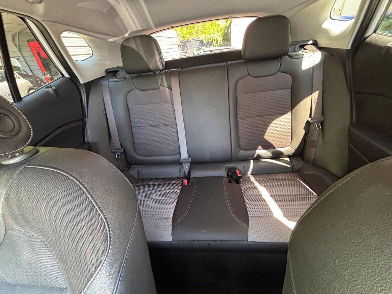 Used 2025 Chevrolet Trax LT FWD image 33