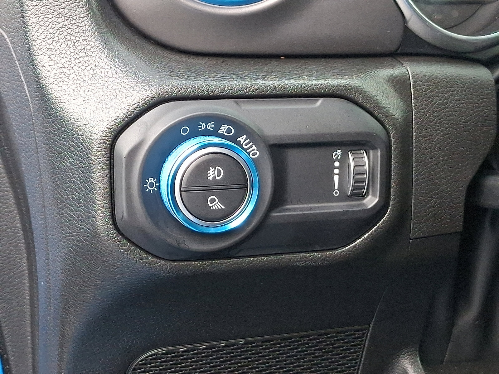 Used 2023 Jeep Gladiator Willys image 26