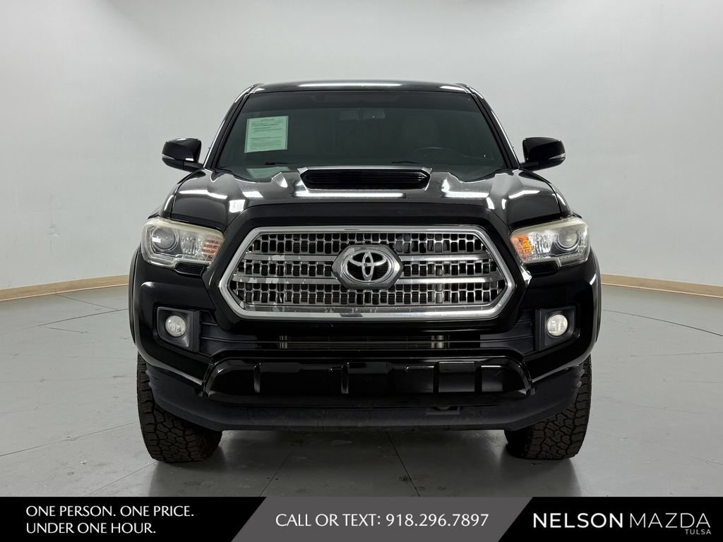 Used 2016 Toyota Tacoma TRD Sport w/ Towing Package AWD/4WD image 2