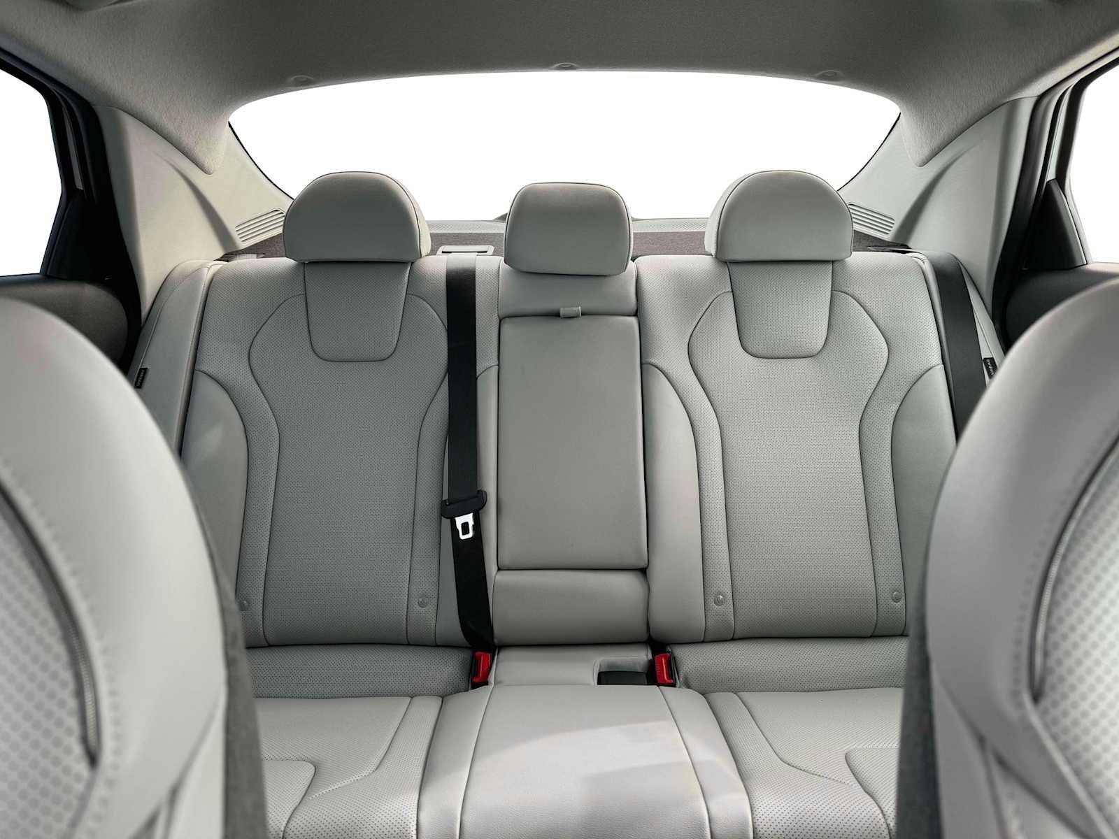 Certified 2025 Hyundai Elantra Limited FWD image 31