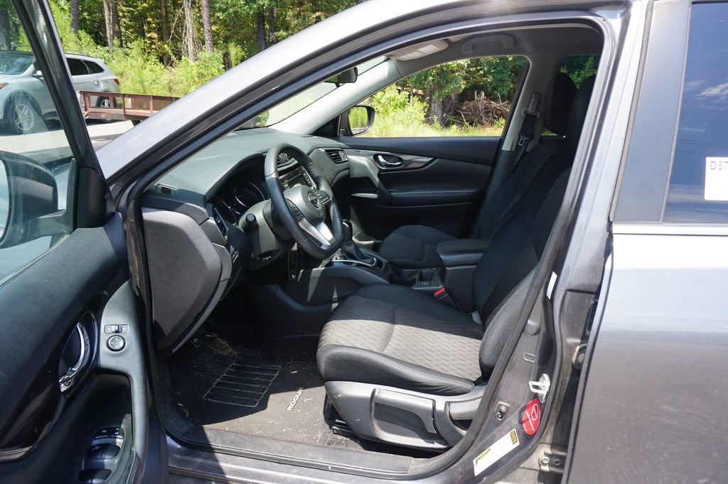 Used 2019 Nissan Rogue S w/ Special Edition Package FWD image 2