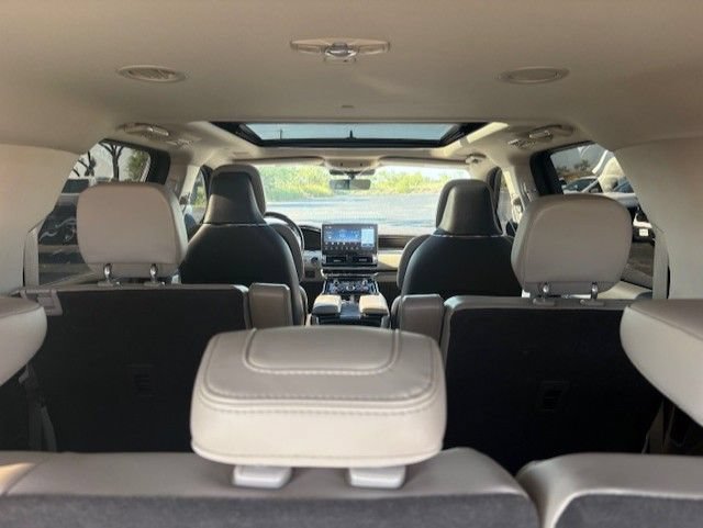 Used 2023 Lincoln Navigator L Reserve AWD/4WD image 25