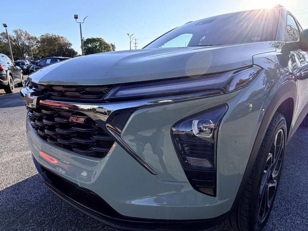 Certified 2024 Chevrolet Trax RS w/ Sunroof Package image 9