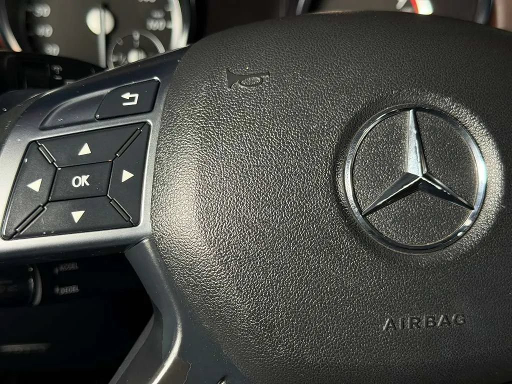 Used 2015 Mercedes-Benz GL 550 4MATIC image 39