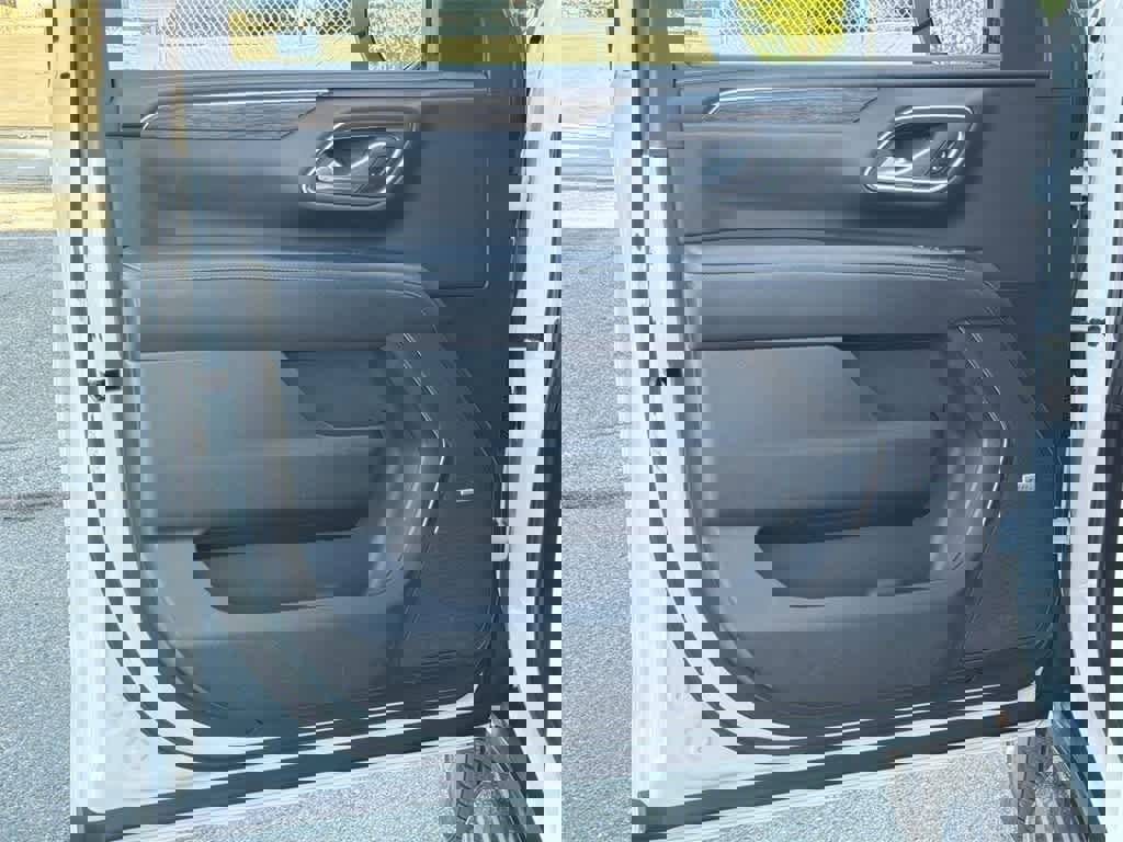 Used 2023 Chevrolet Suburban Premier image 24