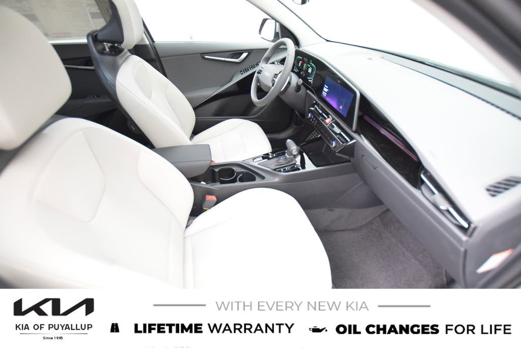 New 2025 Kia Niro EX Touring image 16