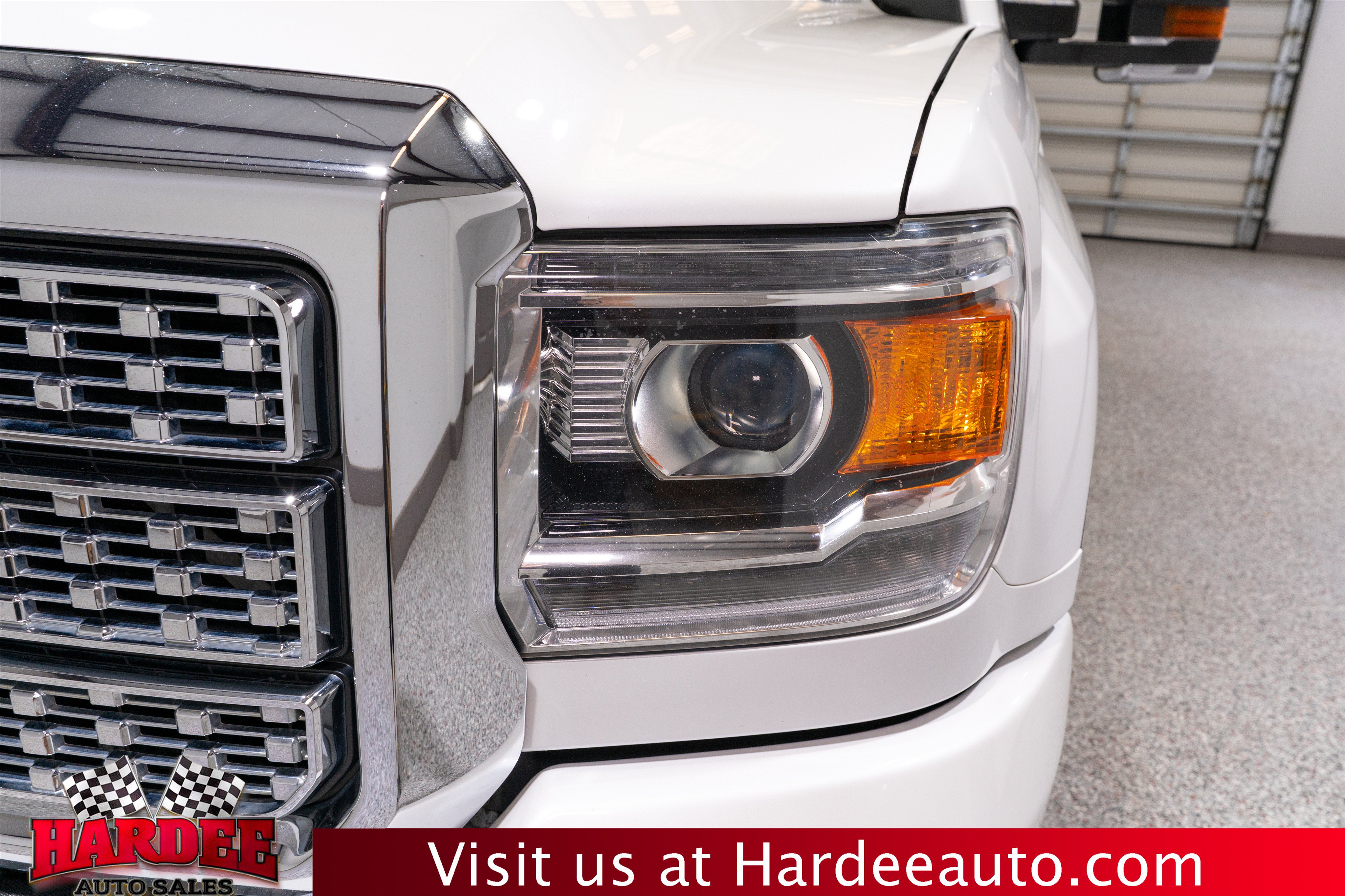 Used 2019 GMC Sierra 2500 Denali w/ Duramax Plus Package AWD/4WD image 8