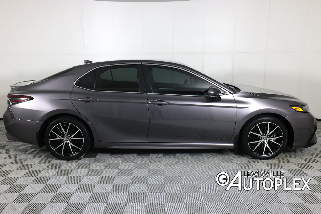 Used 2023 Toyota Camry SE FWD image 4